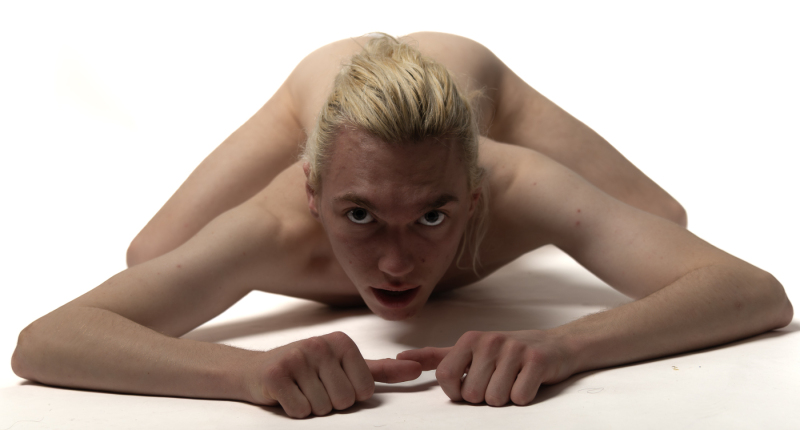 Twink BlondeGayJakob bei einem Aktshooting und verschiedenen Collabs mit anderen Creators bei einem Creatortreffen von Collabfinder.org in Frankfurt.