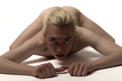 Twink BlondeGayJakob bei einem Aktshooting und verschiedenen Collabs mit anderen Creators bei einem Creatortreffen von Collabfinder.org in Frankfurt.