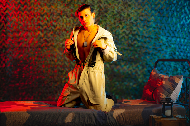 Ein erotisches Fotoshooting mit dem Gay Content Creator Leo Bergs aus Duisburg im Studio Vowhwinkel in Wuppertal