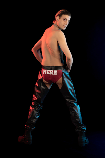 Leo bergx als LeatherBoy