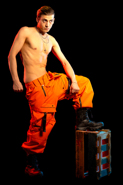 Ein erotisches Fotoshooting mit dem Gay Content Creator Leo Bergs aus Duisburg im Studio Vowhwinkel in Wuppertal