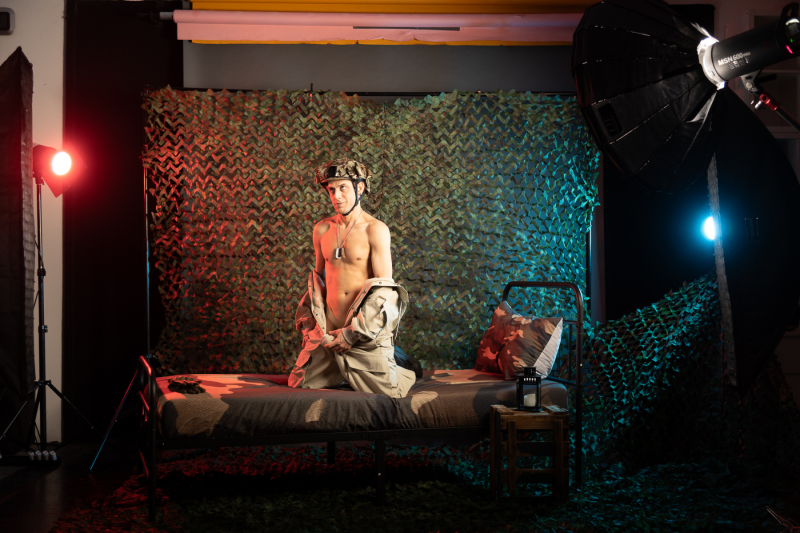 Ein erotisches Fotoshooting mit dem Gay Content Creator Leo Bergs aus Duisburg im Studio Vowhwinkel in Wuppertal