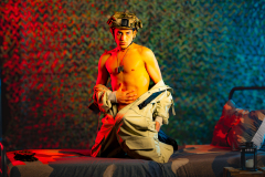 Ein erotisches Fotoshooting mit dem Gay Content Creator Leo Bergs aus Duisburg im Studio Vowhwinkel in Wuppertal