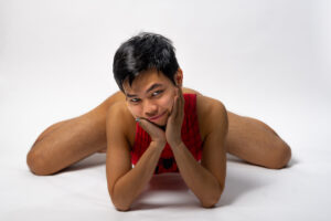 Der Gay Content Creator Twinko Quanito bei einem Fotoshooting und verschiedenen Collabs mit anderen Creators bei einem Creatortreffen von Collabfinder.org in Frankfurt.